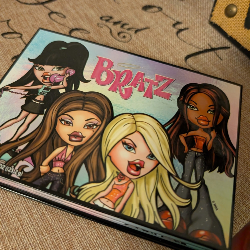 Bratz Glam Eyeshadow Palette with Bold Colors